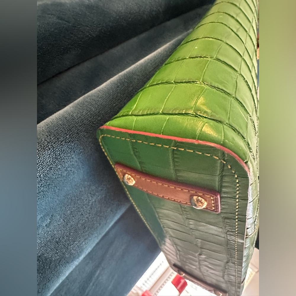Rare Green Dooney & Bourke Croc-Embossed Leather Tote with Scarf - Picture 3 of 7